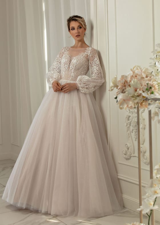 Свадебное платье королевских размеров с кружевом