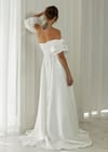 Свадебное платье Свадебное платье в стиле минимализм с разрезом на груди