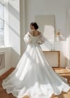 Свадебное платье Свадебное платье на бретелях и пышными рукавами