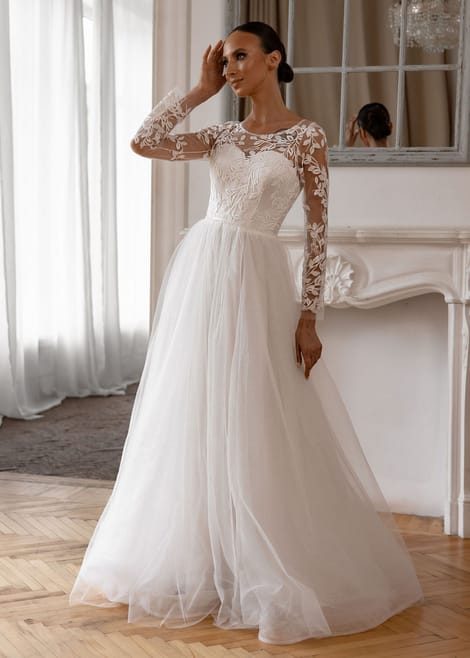Закрытое свадебное платье с рукавами и блеском 