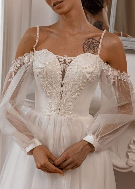 Свадебное платье с корсетом сердечко и открытыми плечами, блеск