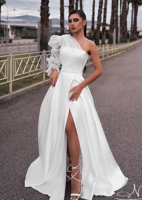 свадебное платье-трансформер в минималистично стиле, на одно плечо