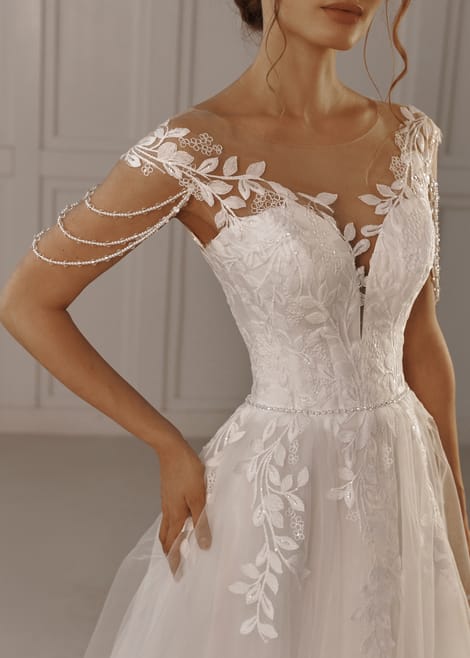 Свадебное платье без рукавов из фатина