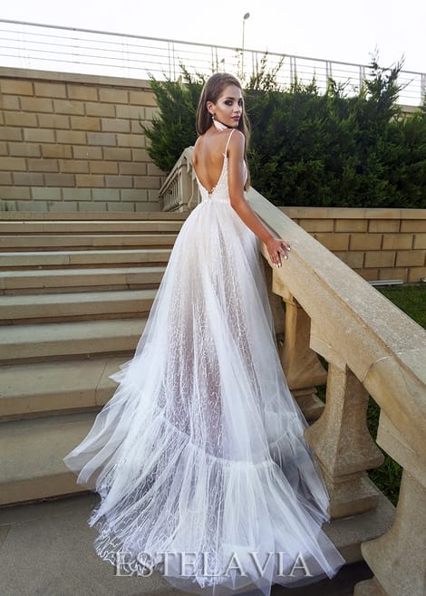 Легкое воздушное свадебное платье на изящных лямочках