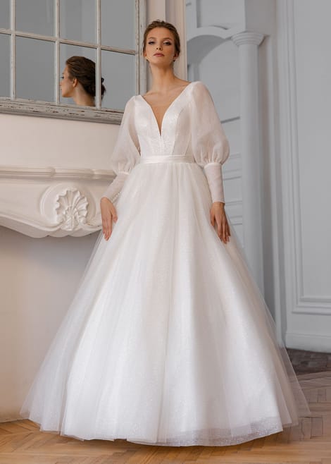 Свадебное платье с мерцающим блеском и рукавами