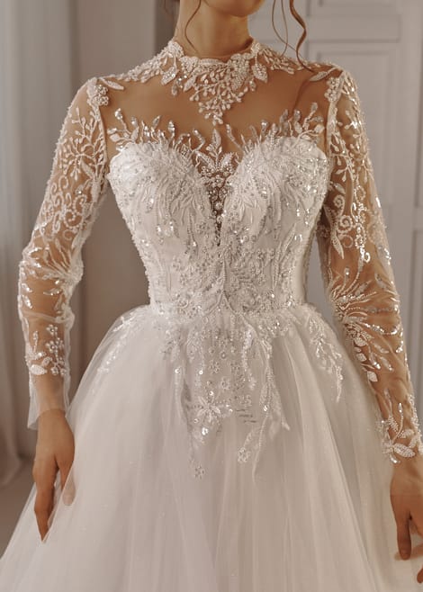 Закрытое свадебное платье с воротником-стоечкой и длинными рукавами