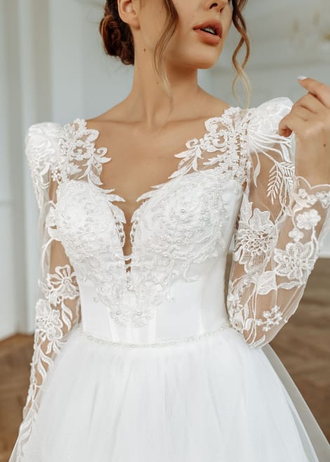 свадебное платье с рукавами и цветочным кружевом