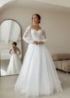 Свадебное платье Свадебное платье с кружевом шантильи и рукавами