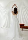 Свадебное платье Свадебное платье с запахом-разрезом и отдельными рукавами