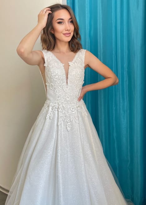 Блестящее свадебное платье скарманаит и открытой спинкой