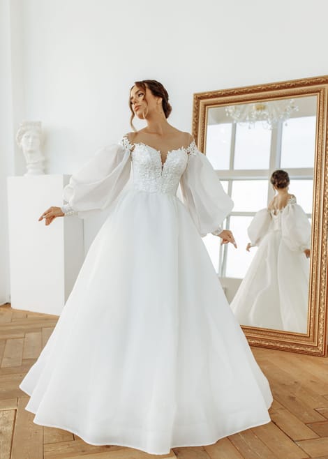 пышное свадебное платье из восковой органзы с рукавами буфами